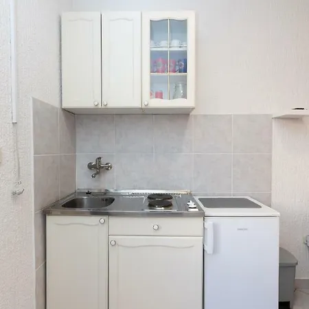 Luka Apartment Pag Town