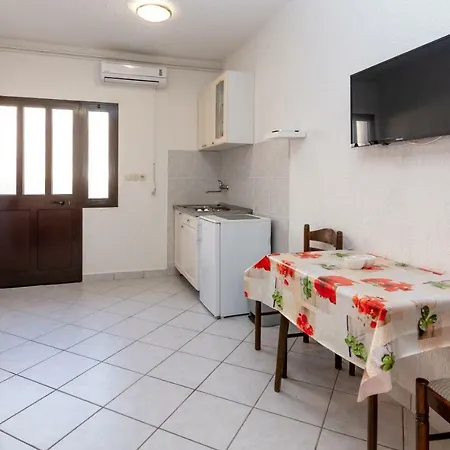 Apartment Luka Pag Town