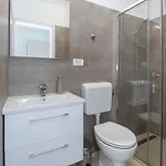 Luka Apartament Pag Town