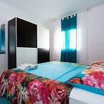 Luka Apartamento Pag Town