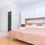 Luka Apartamento Pag Town