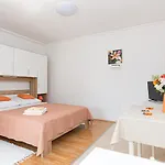 Apartamento Luka Pag Town