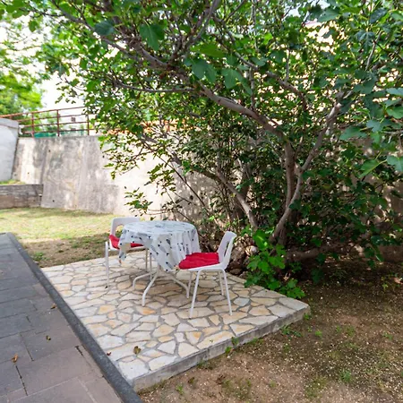 Luka Apartman Pag Town