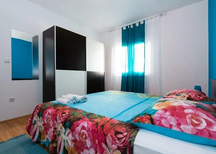 Luka Apartman Pag Town