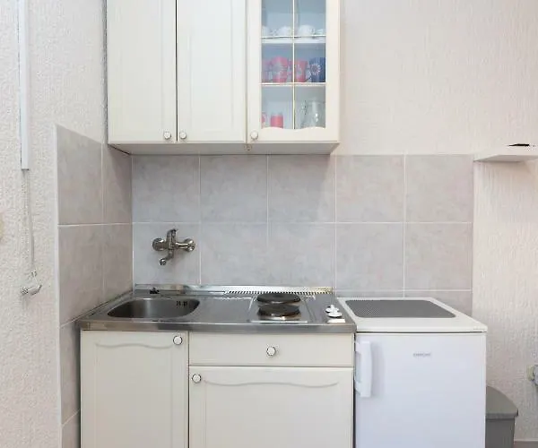 Luka Apartman Pag Town